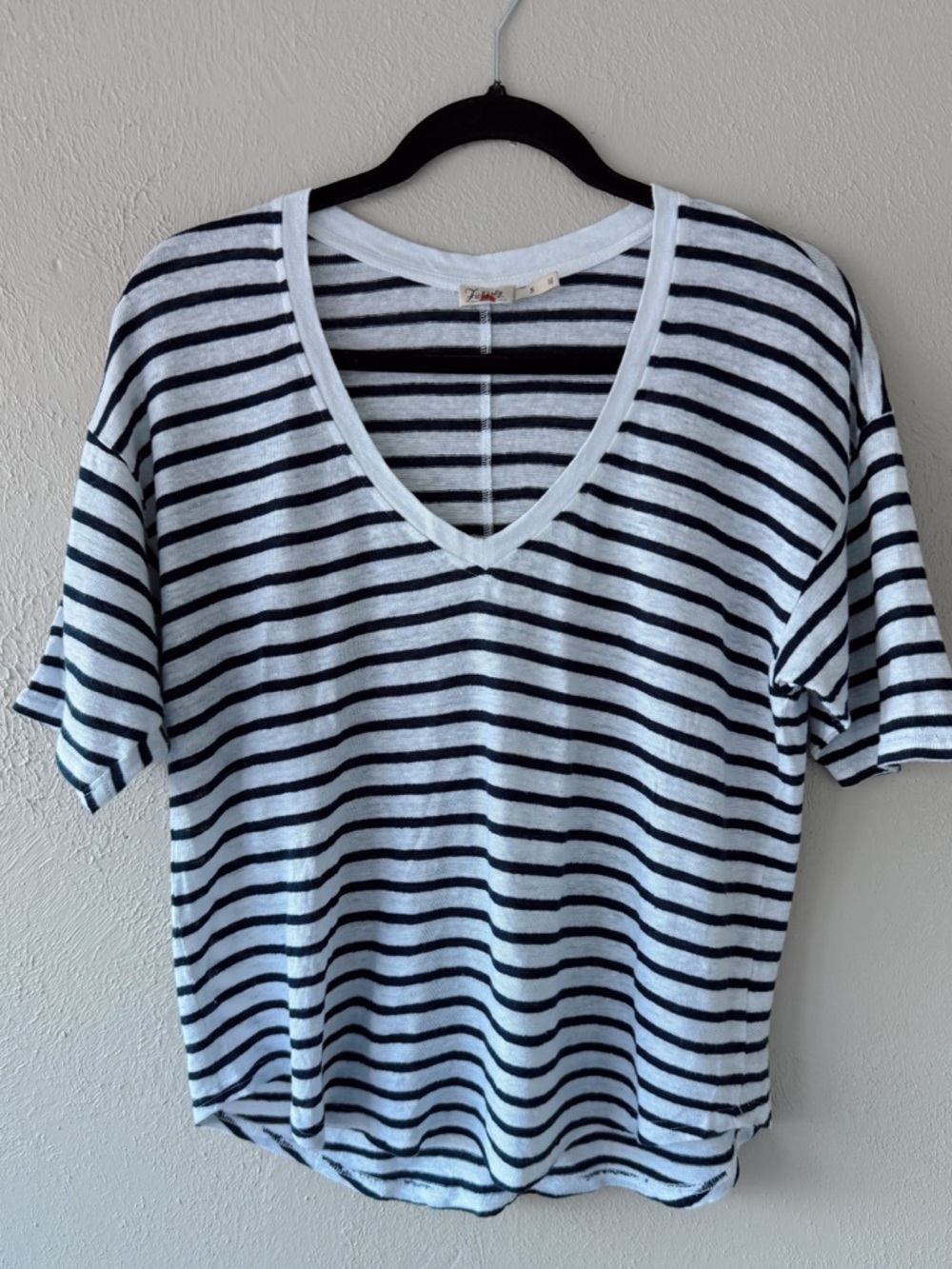 Faherty Oceanside Linen V-Neck Tee